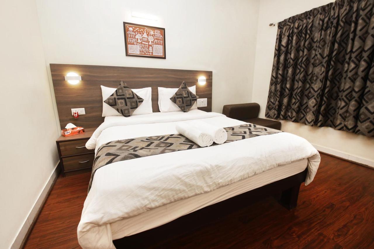 Westend Hotel Matheran Extérieur photo