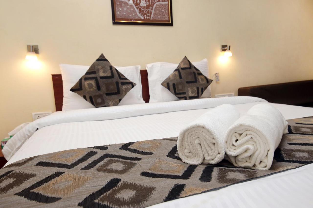 Westend Hotel Matheran Extérieur photo