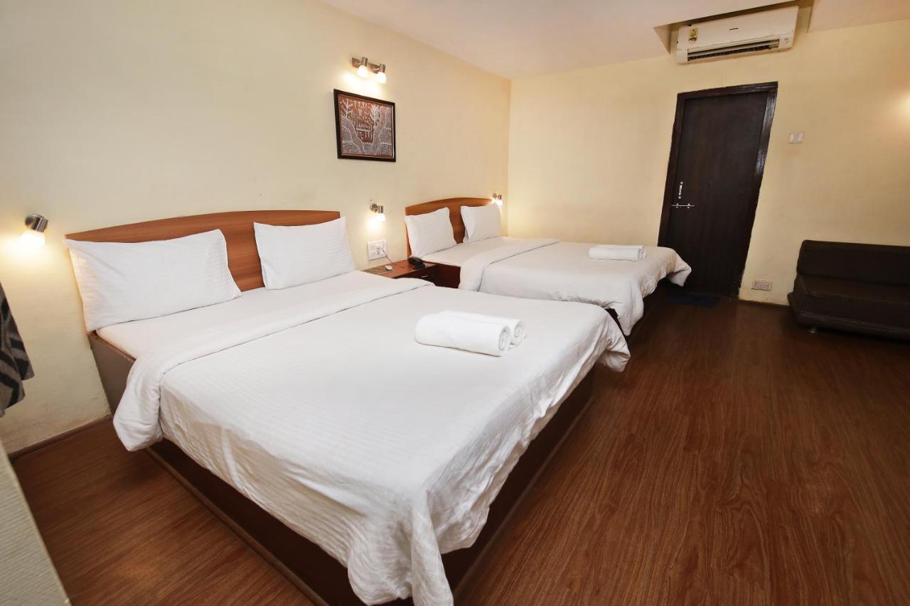 Westend Hotel Matheran Extérieur photo