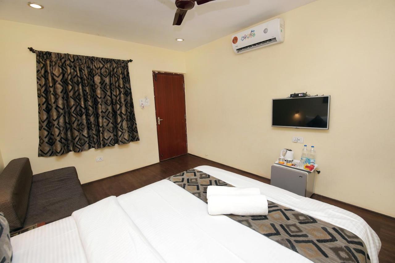 Westend Hotel Matheran Extérieur photo