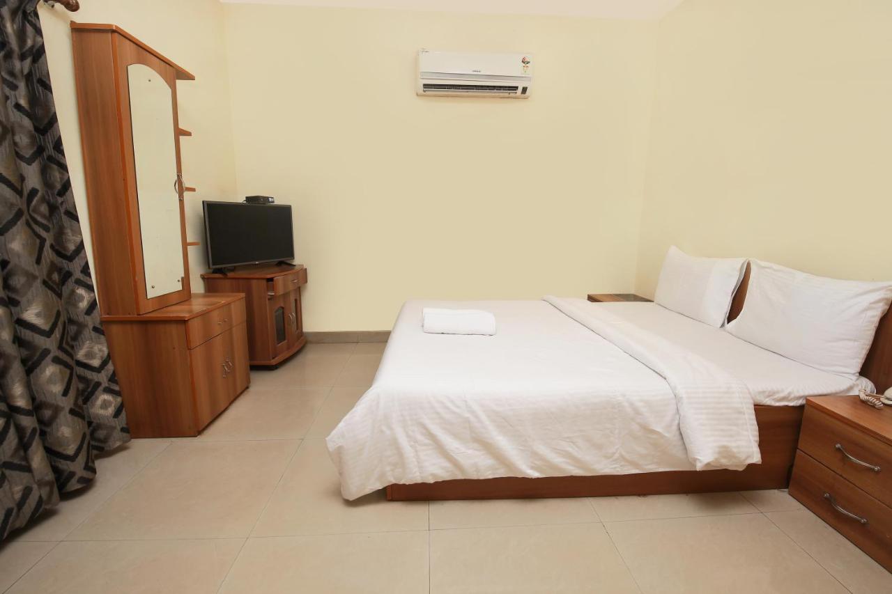 Westend Hotel Matheran Extérieur photo