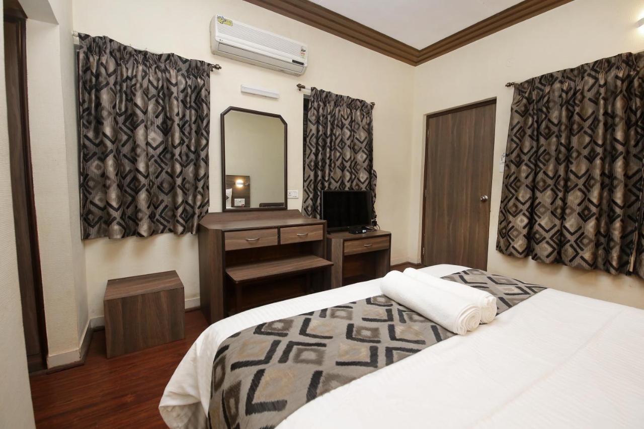 Westend Hotel Matheran Extérieur photo