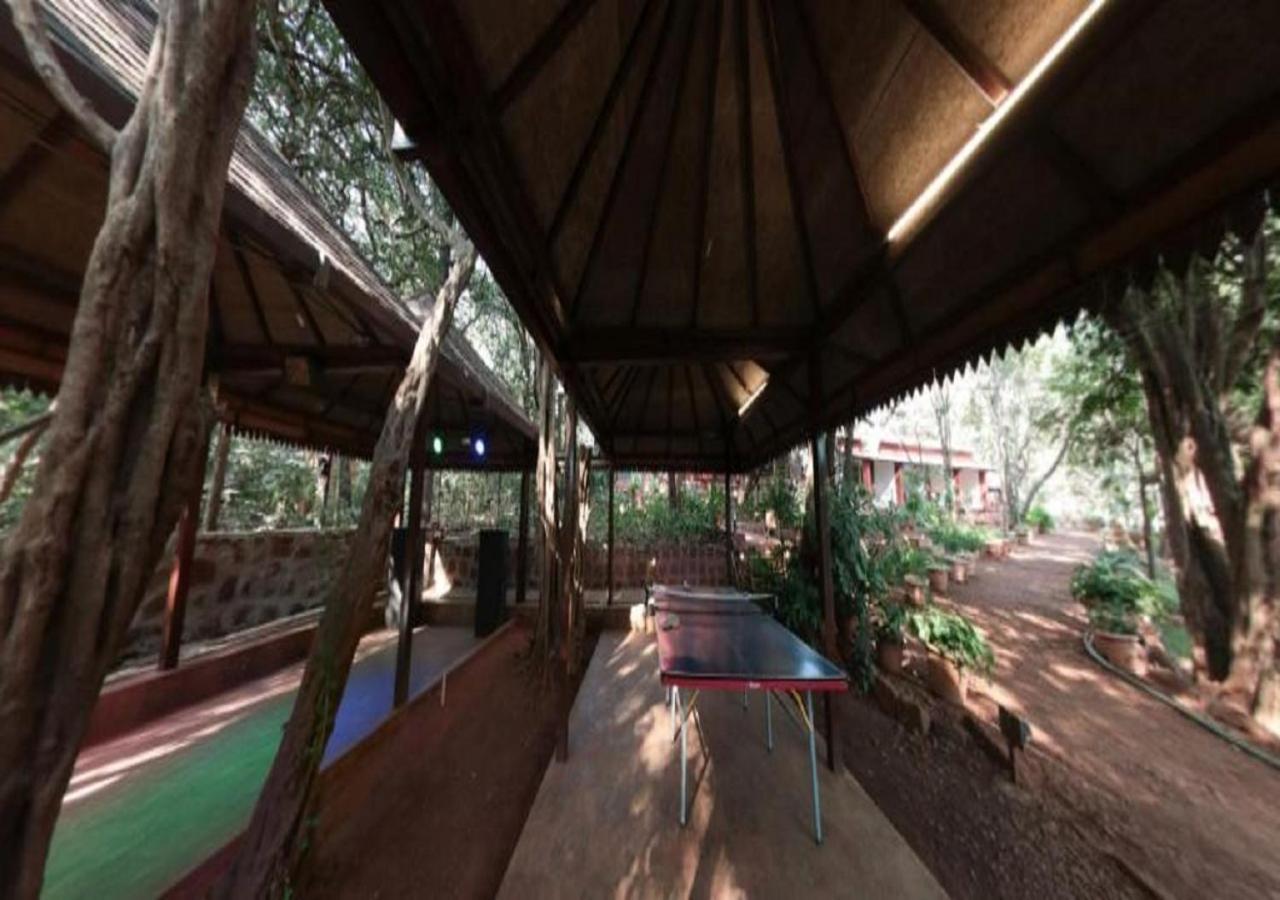 Westend Hotel Matheran Extérieur photo