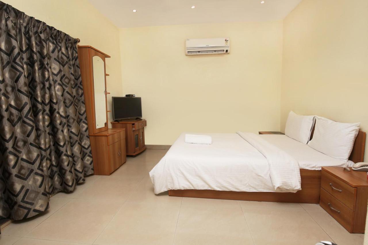 Westend Hotel Matheran Extérieur photo