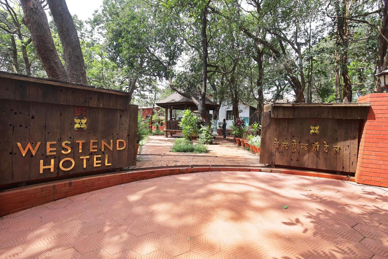Westend Hotel Matheran Extérieur photo