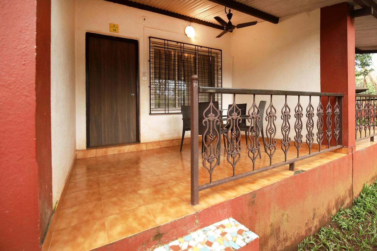 Westend Hotel Matheran Extérieur photo