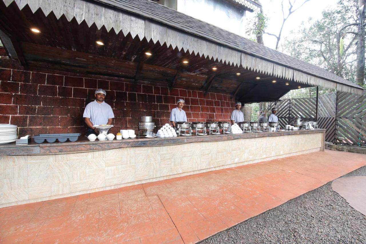 Westend Hotel Matheran Extérieur photo